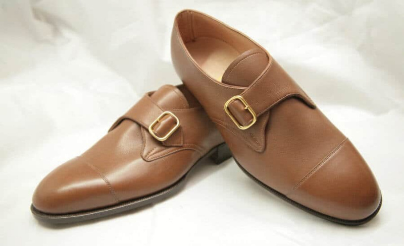Klassieke schoen met monniksband in vintage stijl