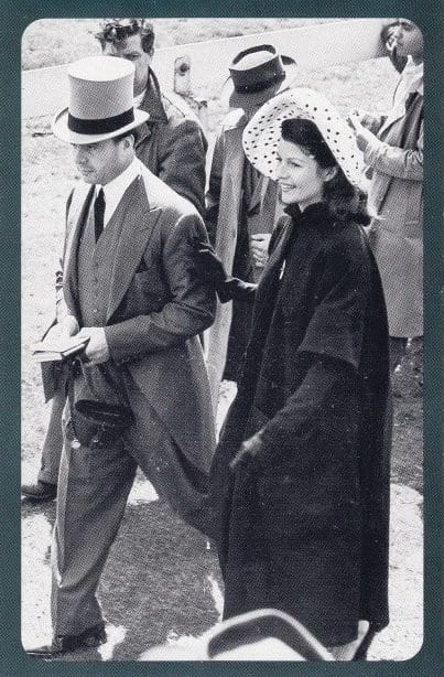 ALY KHAN Hayworth 1949 Costume du matin