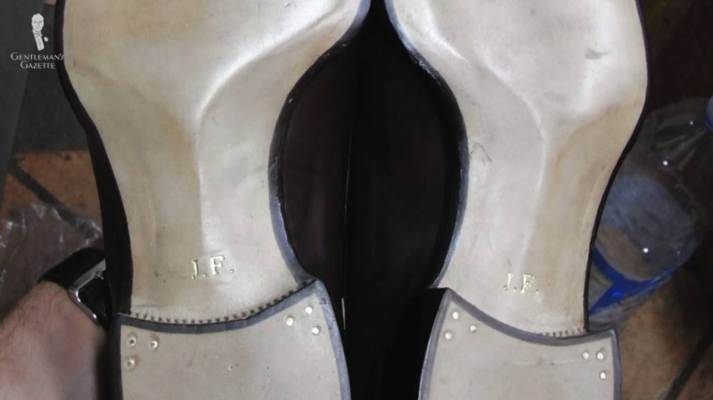Taille Fiddleback sur une paire de chaussures personnalisées