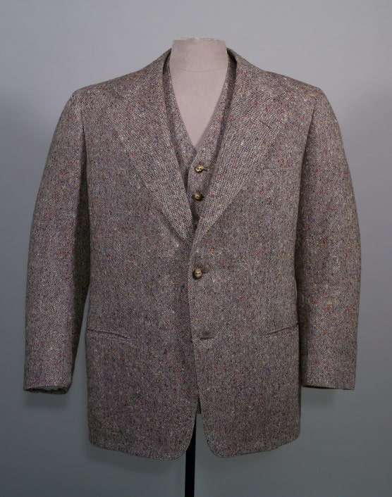 Terno de tweed de peito simples em marrom mosqueado 1948
