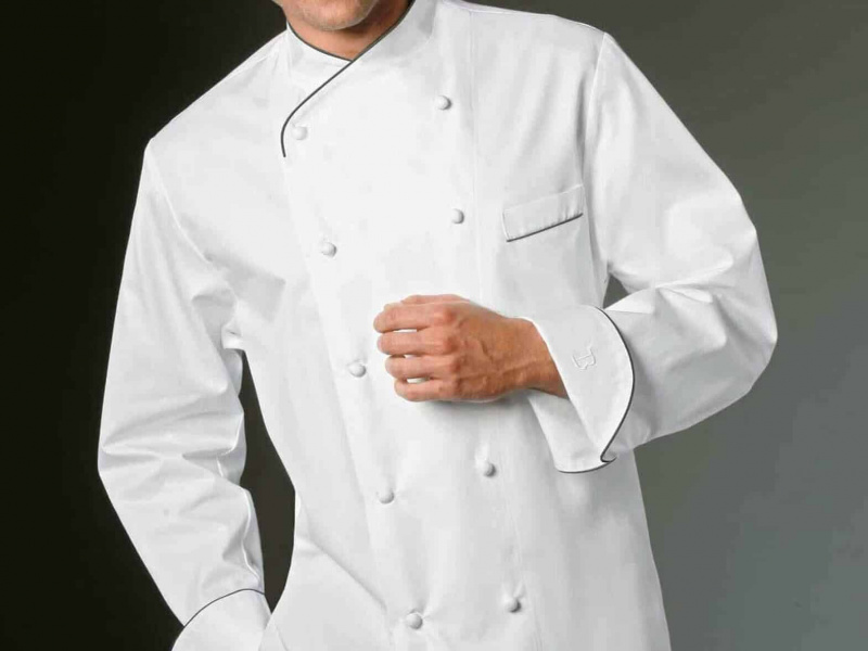 Uma jaqueta de chef mantém você limpo durante o jantar e ainda fica bem