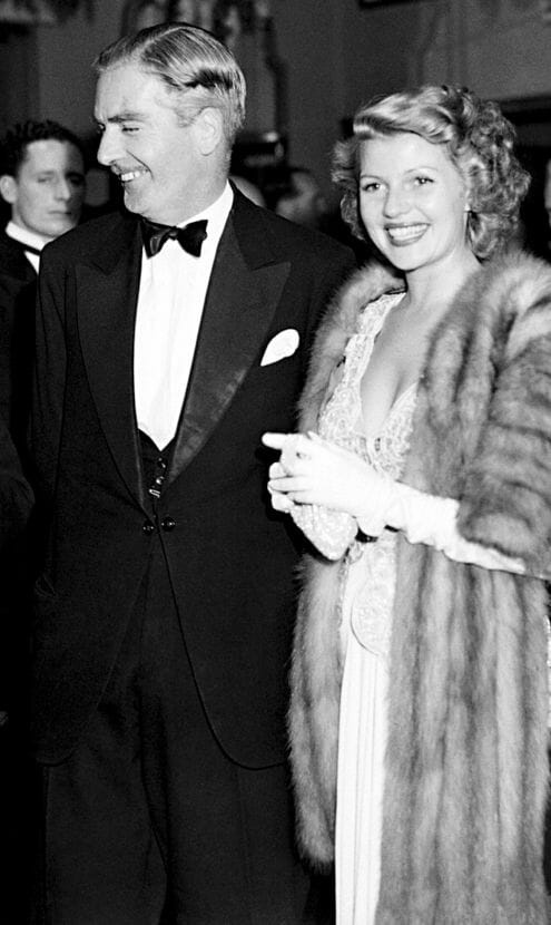 Futur Premier ministre britannique Sir Anthony Eden (avec Rita Hayworth) en 1947
