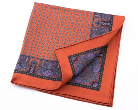 Pálený oranžový hedvábný kapesní čtverec s tečkovanými motivy a paisley