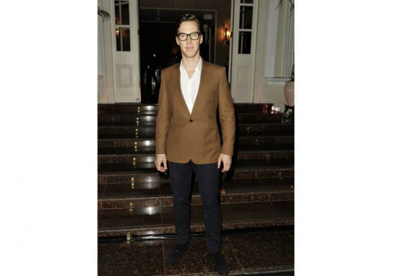 Benedict Cumberbatch dans une veste en lin à bouton unique avec poche plaquée