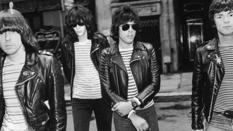 Le groupe populaire The Ramones portant des vestes Perfecto.