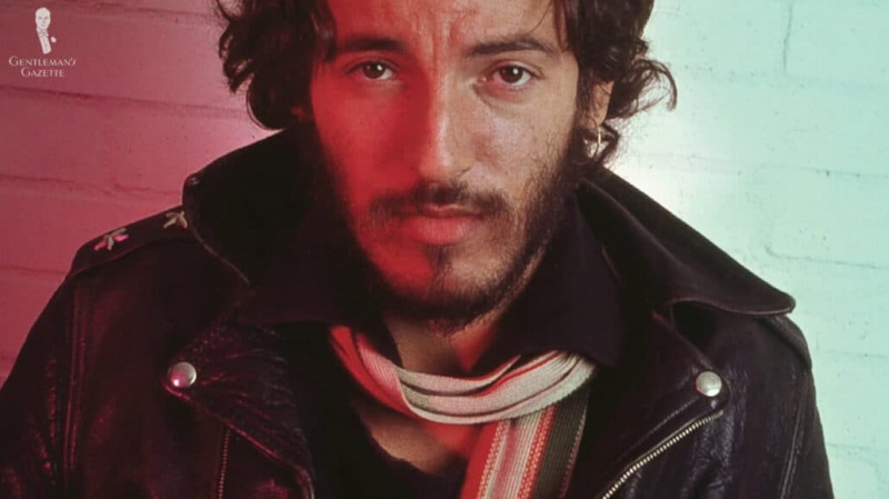 Bruce Springsteen má na sobě bundu Schott Perfecto.