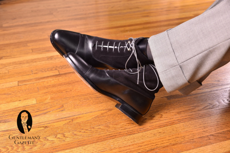 Sapatos Oxford de couro envernizado preto gravata preta