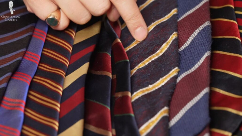 Différentes cravates à rayures de Raphaël