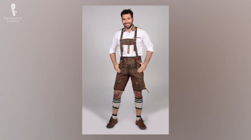 Lederhosen se běžně nosí v Bavorsku během Oktoberfestu (na obrázku více kostýmní zastoupení).