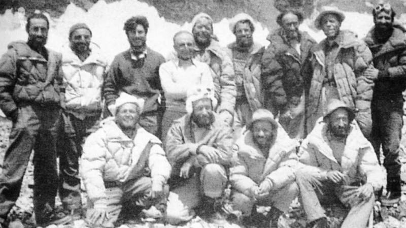 Le premier équipage qui a réussi à gravir le K2 équipé par Moncler