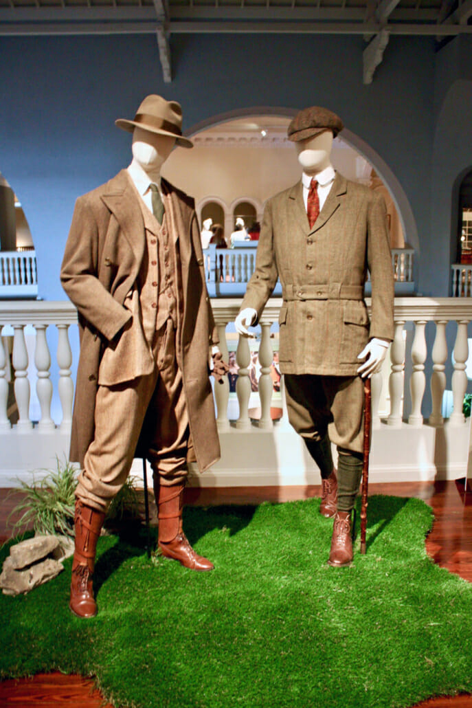 Tenue de campagne pour gentleman comprenant des costumes en tweed et des bottes richelieu