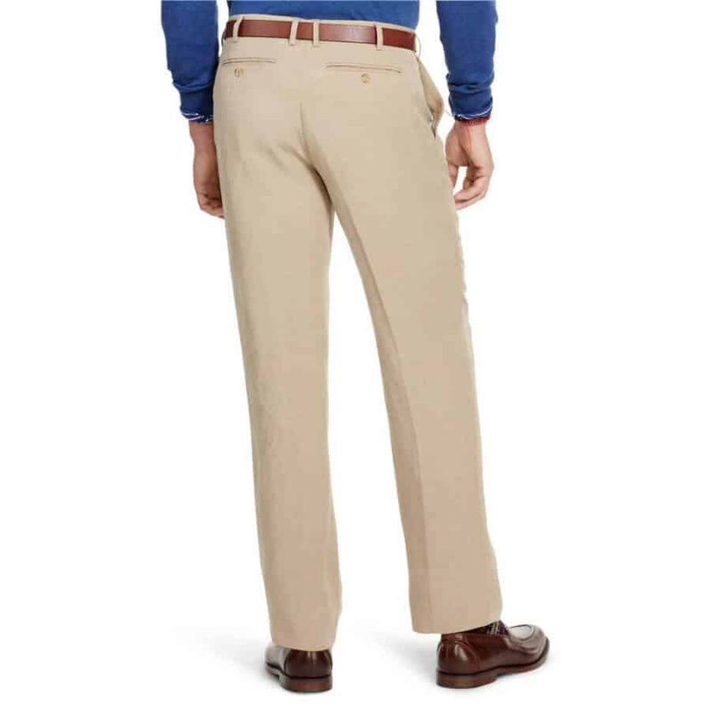 Chinos kalhoty se dnes používají v business casual outfitech.