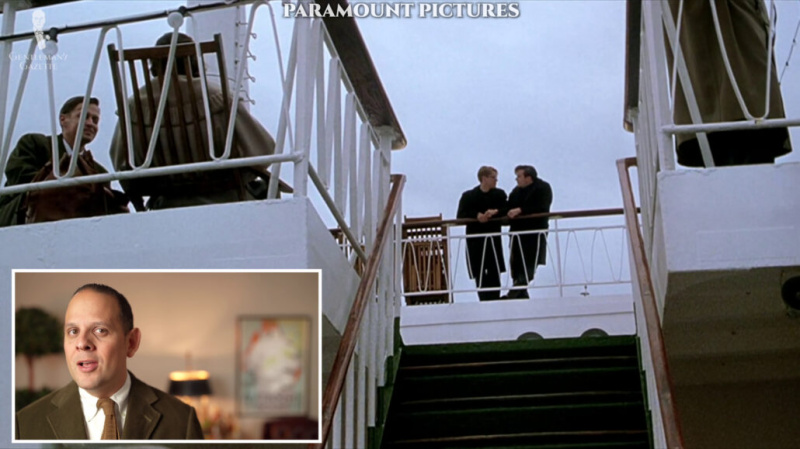 Une scène où Tom et Peter parlent et les deux portent des tenues sombres très similaires.