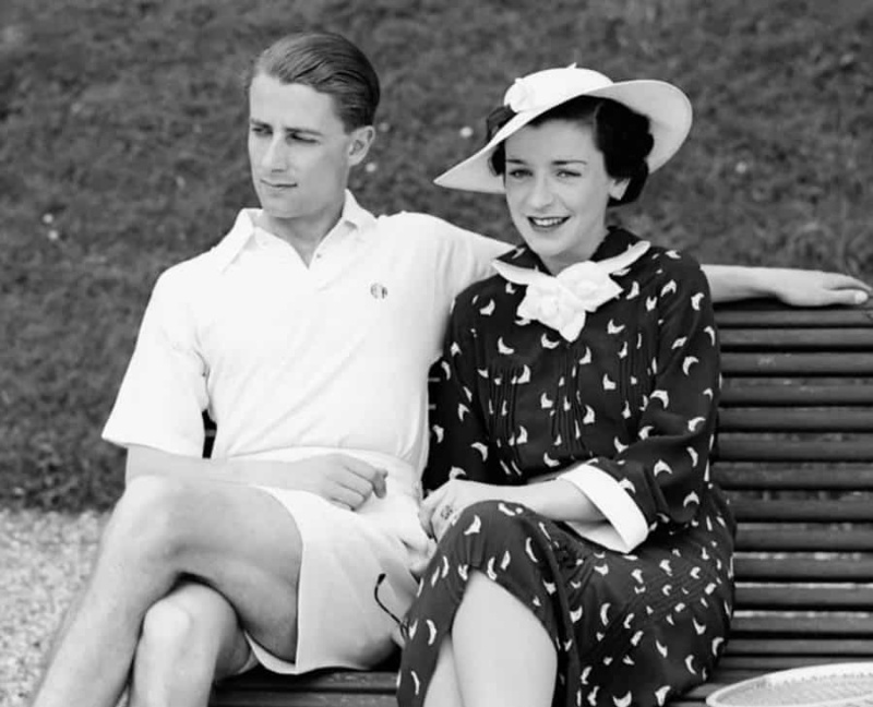 Henry Bunny Austin em shorts brancos e polo com sua esposa em 1936