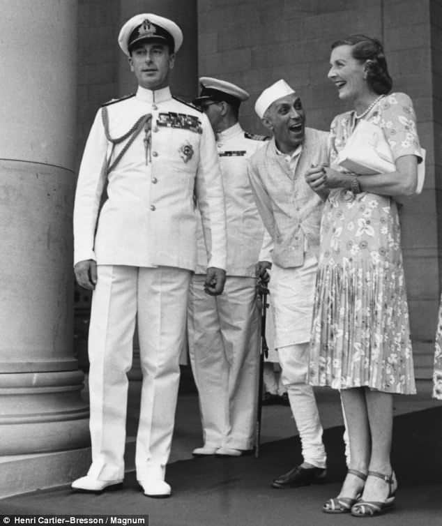 Uniforme inspirado na jaqueta Nehru