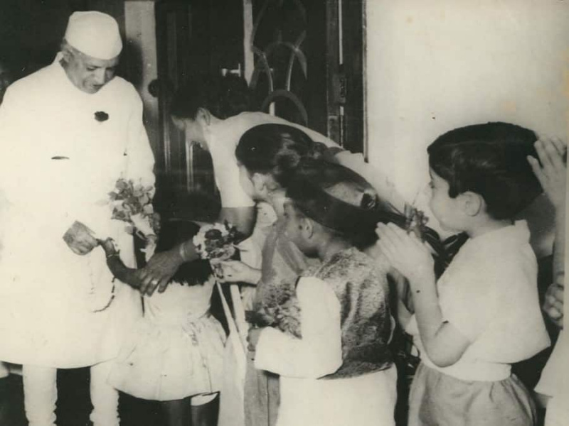 Nehru en sherwani blanc