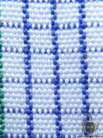 Плаво-бели комад тканине са тканим ткањем