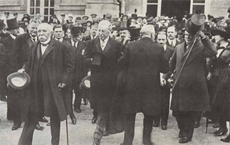 Redingotes à Versailles 1919