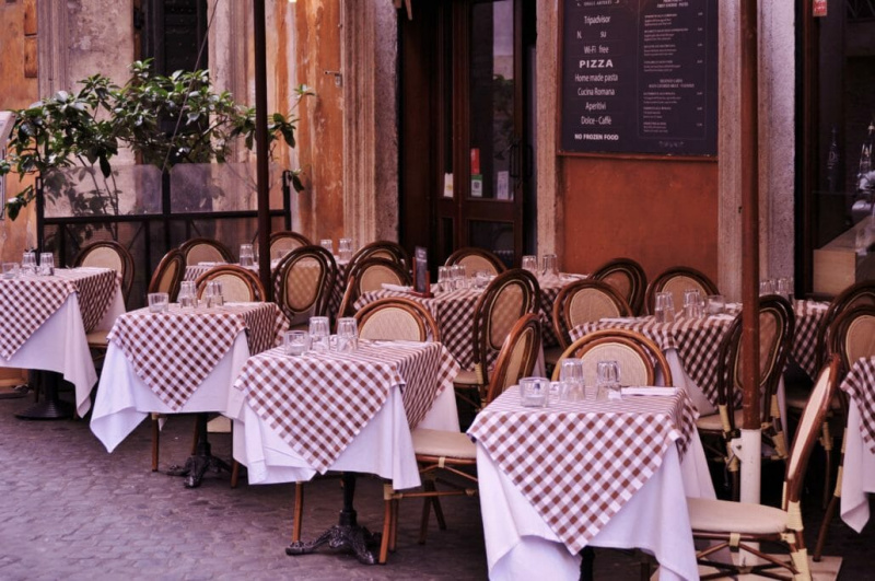 Препознатљив облик гингхама је класични италијански ресторански столњак.