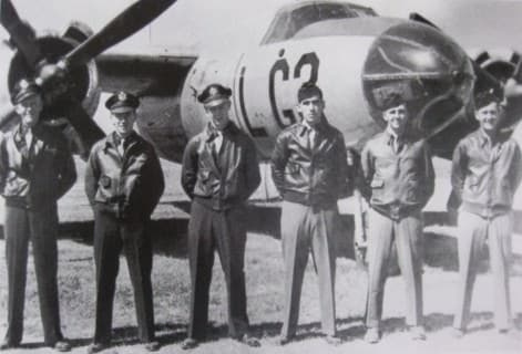 Piloti v bundě typu A-2
