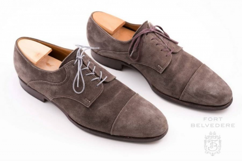 St. Crispin Derby sa svijetlo sivim vezicama za cipele Fort Belvedere prije i poslije