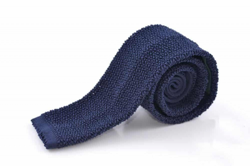 Хрскава плетена кравата од тамноплаве Форт Белведере свиле од сојине свиле