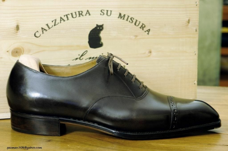 Une chaussure sur mesure fabriquée par Il Micio à Florence