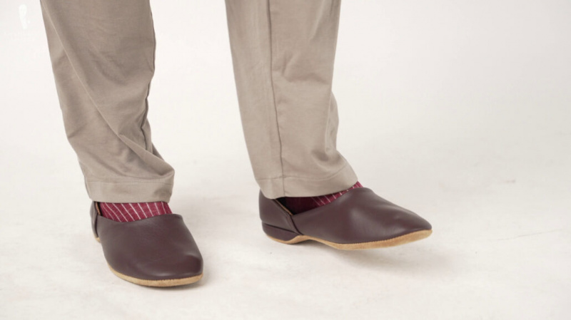 Chaussons marron style grec