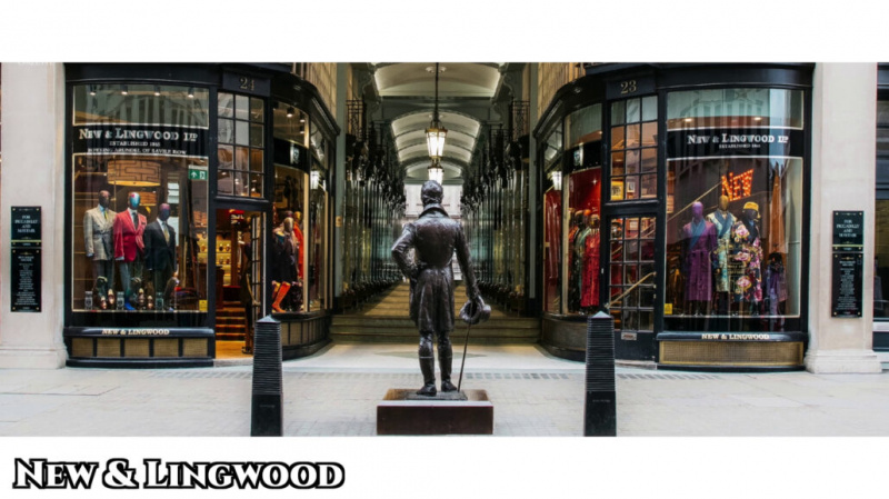 Živé župany vystavené v obchodě New & Lingwood na Jermyn Street v Londýně