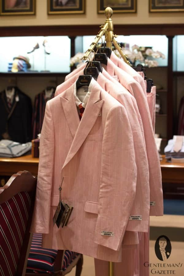 Ružičasto prugasto laneno odijelo