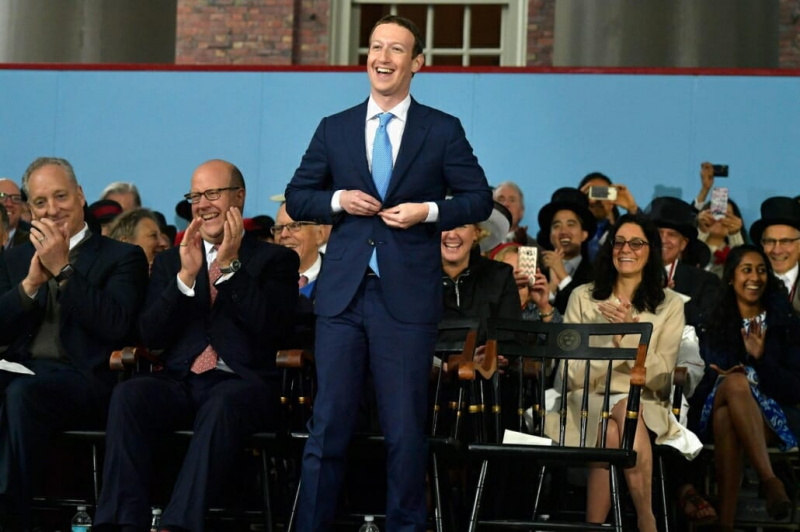 Mark Zuckerberg en costume