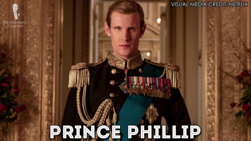 Prinssi Phillip kruunussa, yllään kuninkaallinen asu