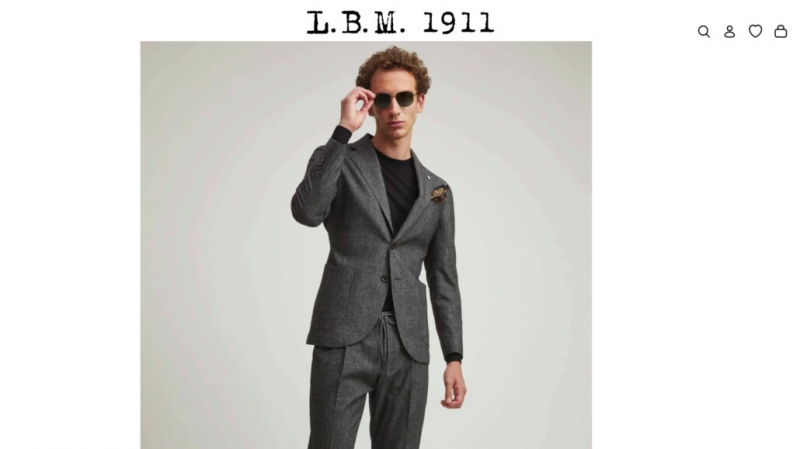 Les costumes LBM sont plutôt destinés au jeune homme moderne car ils sont plus courts, avec une coupe slim et des revers fins.