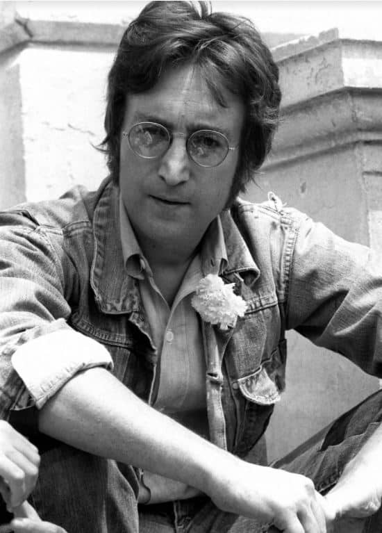 Dans les années 1970, John Lennon était régulièrement photographié portant des vestes en jean.