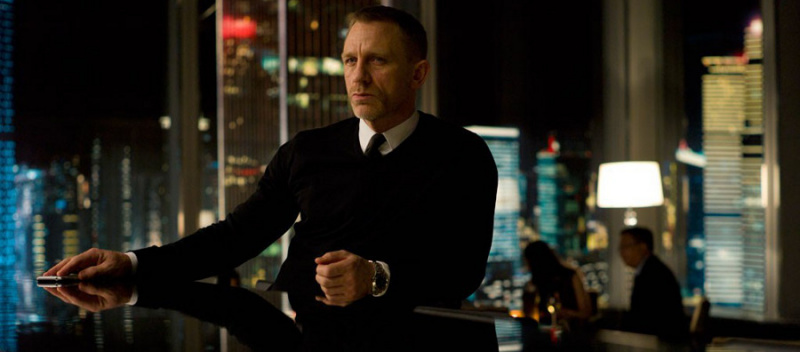 John Smedley decote em V como usado por James Bond em Skyfall