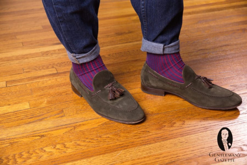 Vous pouvez faire preuve de créativité dans votre jeu chaussures-chaussettes-jeans une fois que vous avez pinroll