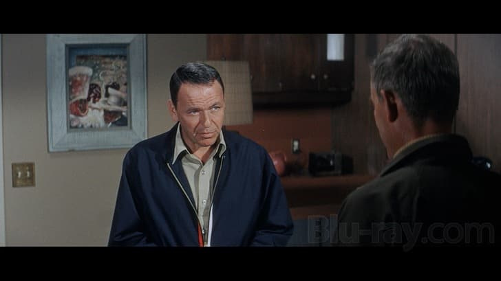 Frank Sinatra com jaqueta Harrington azul marinho