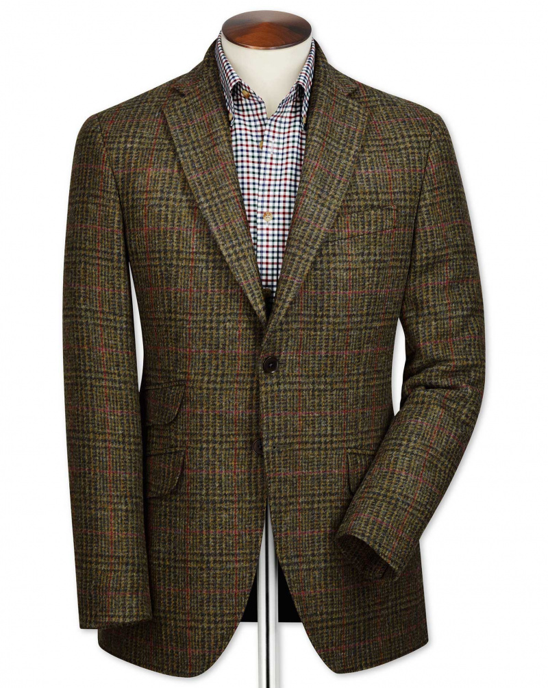 Uma jaqueta de tweed britânica, com bolsos com aba em ângulo (e um bolso para bilhete).