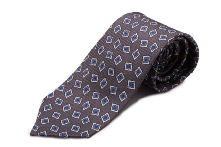 Cravate tissée jacquard gris cuirassé avec imprimé losanges bleu clair et blancs