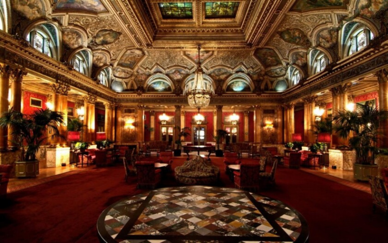 Lobby van het St Regis Grand Hotel in Rome