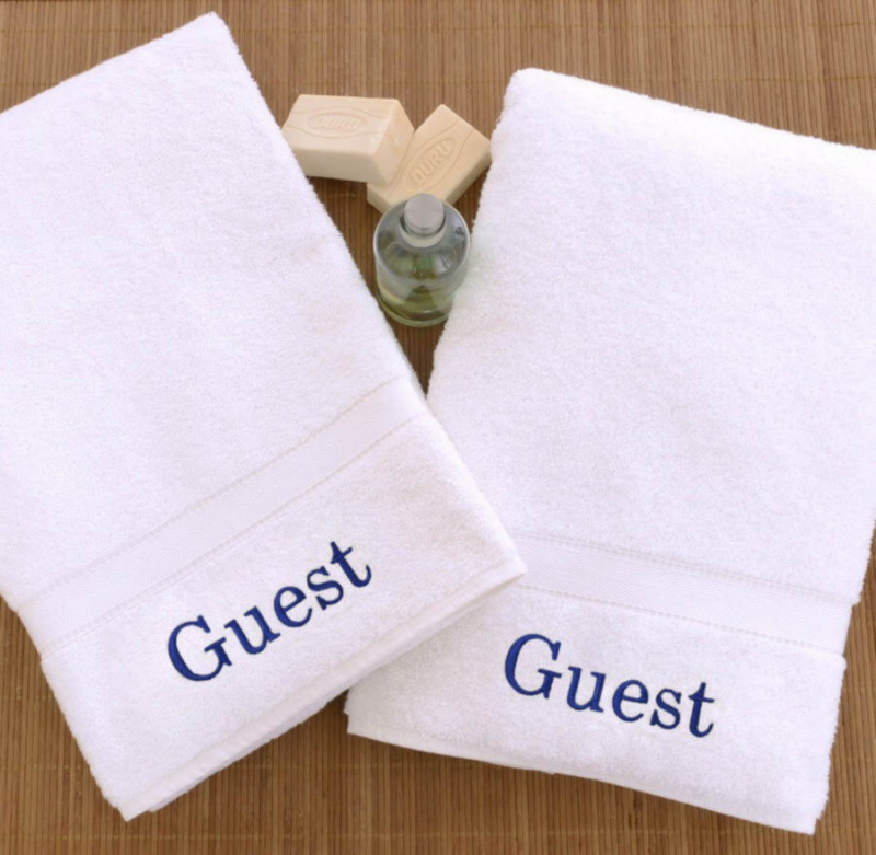 Assurez-vous de laisser les serviettes des invités à leur disposition