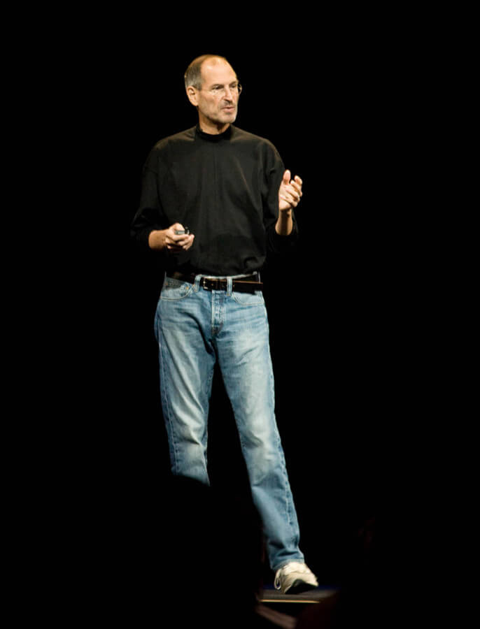 Steve Jobs était connu pour porter des jeans bleus au travail