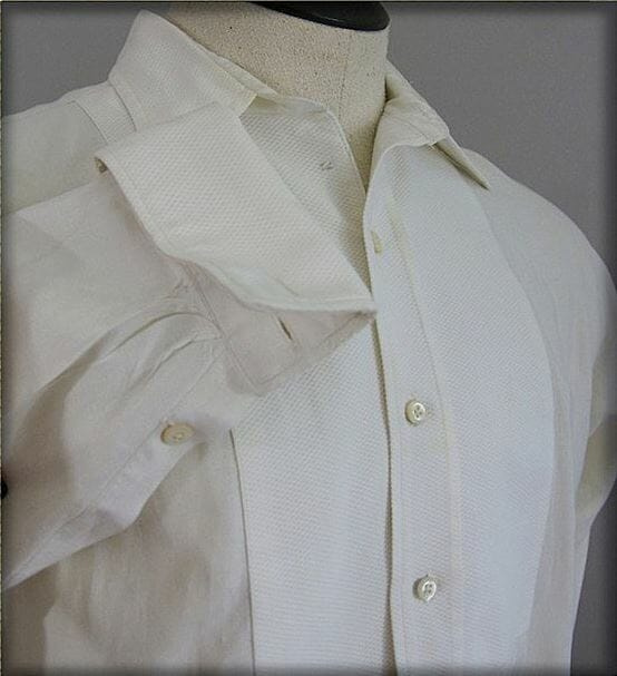 Uma antiga camisa marcella dos anos 1920 ou 30. Feito em Derry de Pure Irish Linen.