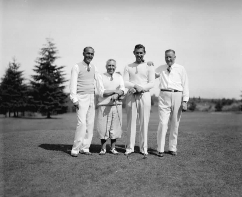 Gable em Vancouver 1933 vestindo todo branco