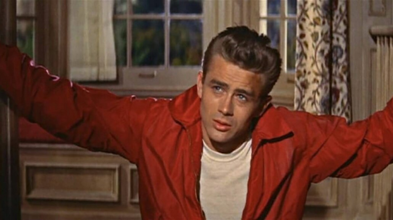 James Dean em seu conjunto icônico do filme de 1955, Rebel Without a Cause.