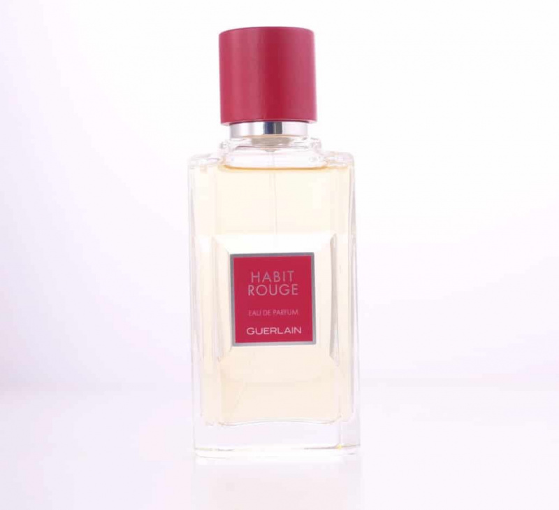 Habit Rouge foi a primeira fragrância oriental para homens na perfumaria.
