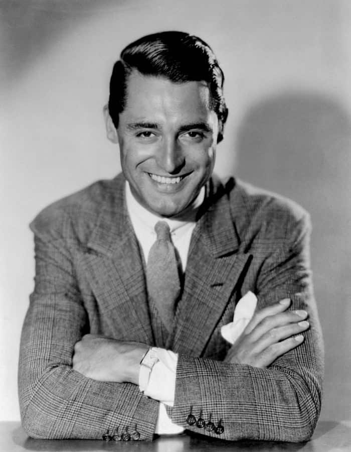 Cary Grant avec épinglette de col, Reverso et costume à carreaux