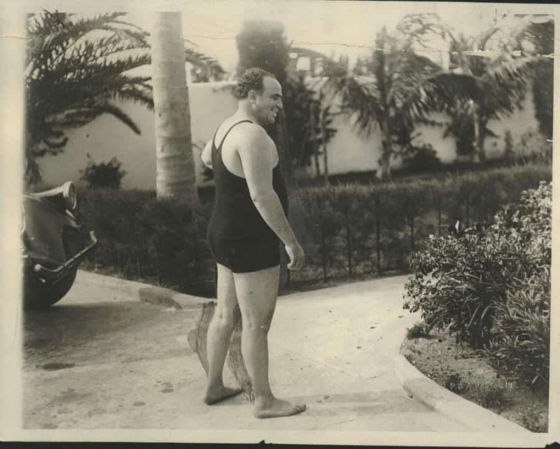 1929 Al Scarface Capone em um maiô em sua propriedade Palm Island Florida