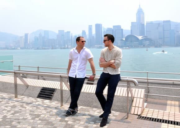 Dan e Michael curtindo a bela cidade de Hong Kong