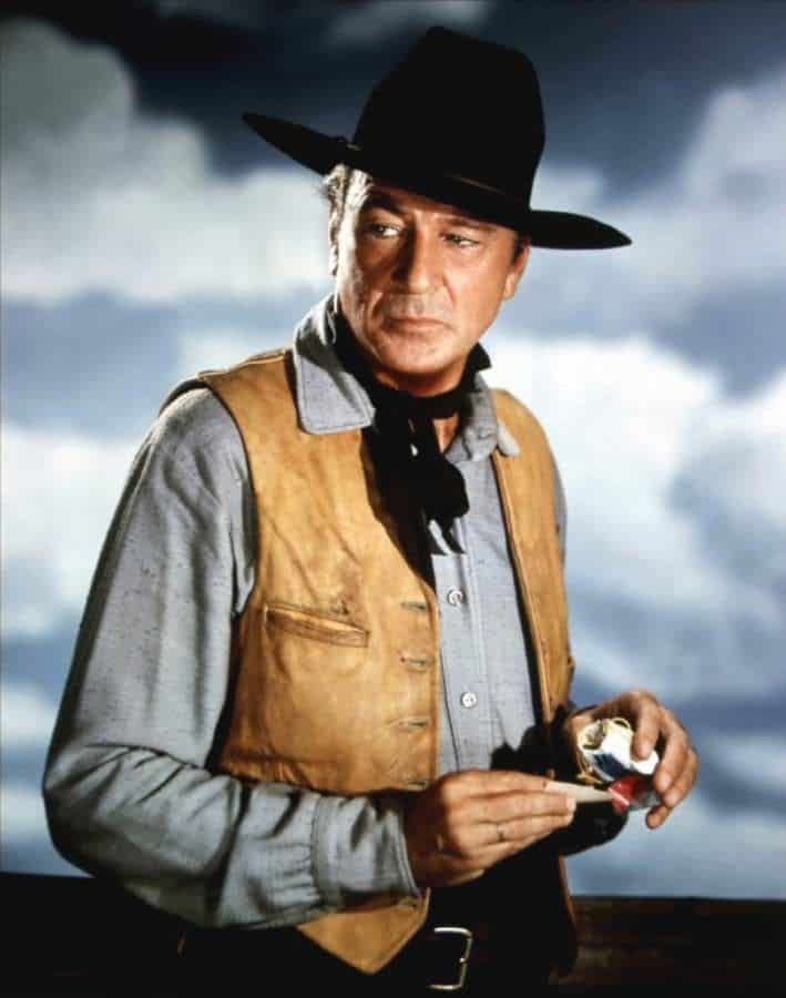 Cooper, Gary (Man of the West) em um colete de couro e camisa de botão emparelhado com um chapéu